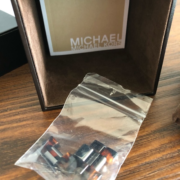 Michael Kors Watch - Picture 6 of 8